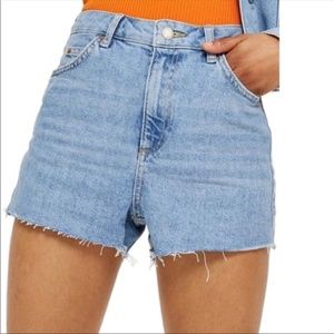 TOPSHOP Moto Cut Off Mom Jean Shorts, Light Wash, Size US 4